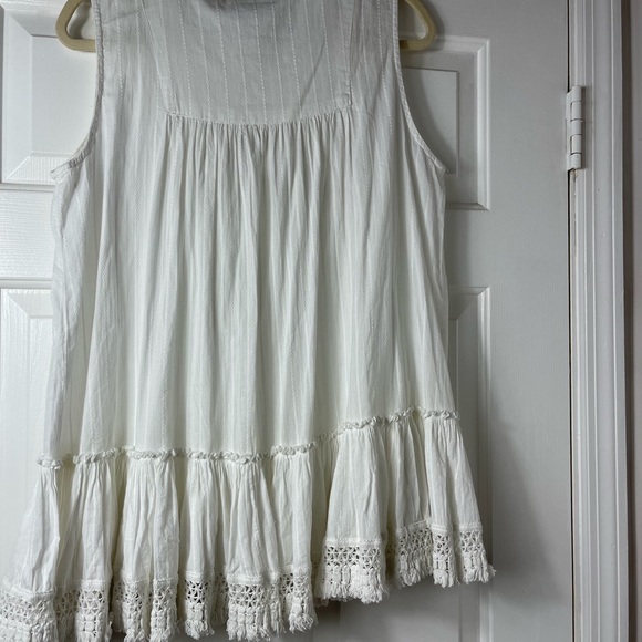 Sleeveless white tunic top NWT - Picture 6 of 10